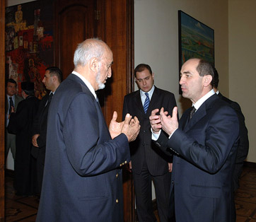 President Robert Kocharyan and Chairman of Armenia Fund USA Kevork Toroyan discussing the Fund’s Agricultural Initiative for Nagorno-Karabakh